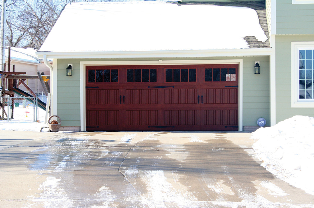 garage door in snow weather