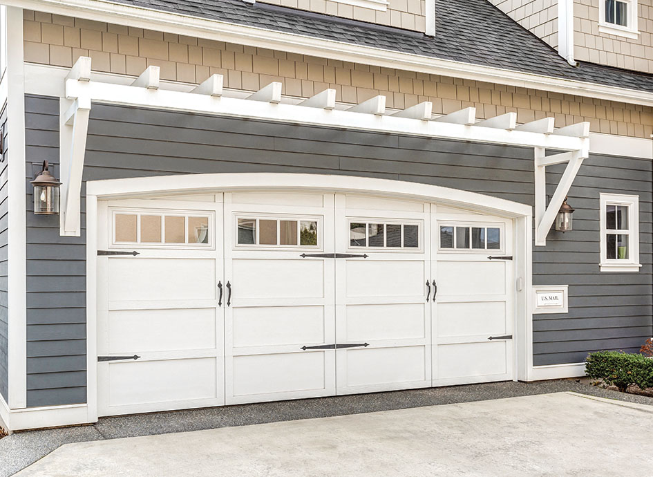 carriage house courtyard garage