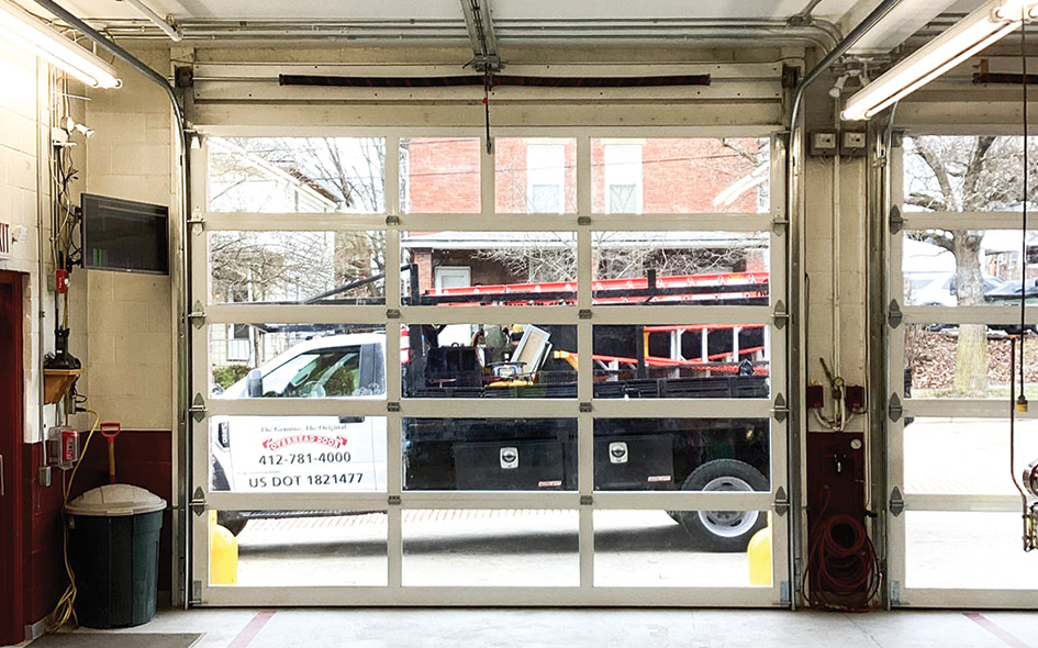 white aluminum commercial door
