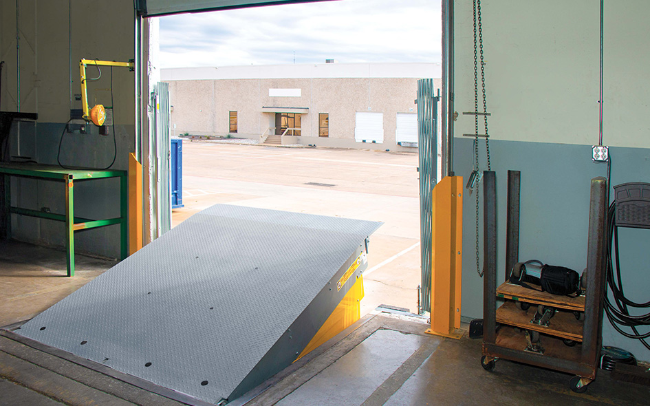 hydraulic pit leveler dock equipment