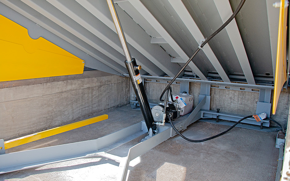 hydraulic pit leveler